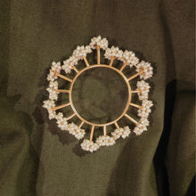 Load image into Gallery viewer, GOLD PLATED JHALLAR BUTTON BANGLE