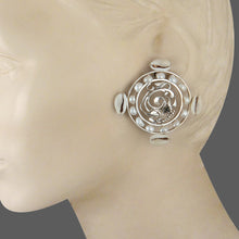 Load image into Gallery viewer, Shells and pearls earrings