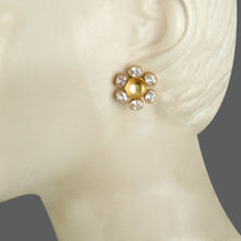 Load image into Gallery viewer, GOLD PLATED 6 UNCUT XTL ROUND EARRING WITH KATURI ON CENTER