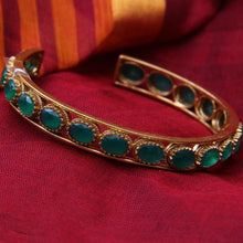 Load image into Gallery viewer, GREEN CRYSTAL CUFF