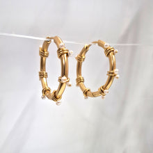 Load image into Gallery viewer, Tigress Gold Hoop Pearl Earrings
