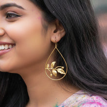 Load image into Gallery viewer, Gold Pear shaped hoop earrings