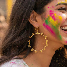 Load image into Gallery viewer, Daisy Chain Gold Hoop Earrings