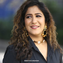 Load image into Gallery viewer, Pearl bunch statement gold earring WORN BY SHWETA MOHAN