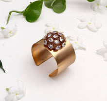 Load image into Gallery viewer, WHITE CRYSTAL CUFF