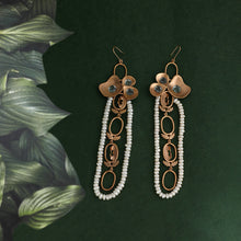 Load image into Gallery viewer, Pearl waterfall earing