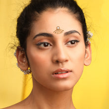 Load image into Gallery viewer, GOLD PLATED WIRE & PEARL BINDI