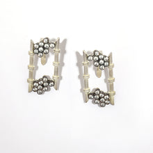 Load image into Gallery viewer, Everlasting Element ear button in silver