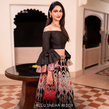 Load image into Gallery viewer, MAIZE DECADENCE NECKLACE AND HAIR BUN ACCESSORY worn by Allu Sneha Reddy
