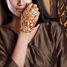 Load image into Gallery viewer, gold-leaves-&-vine-hathphool-worn-by-nargis-fakhri