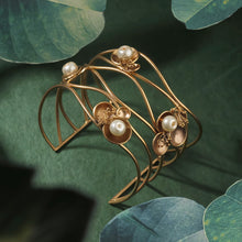 Load image into Gallery viewer, Amazonian cuff with pearls