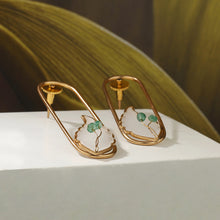 Load image into Gallery viewer, Jungle chic earring with emerald