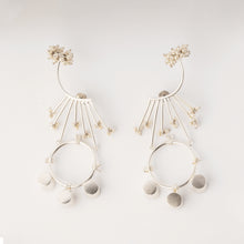 Load image into Gallery viewer, Pearl bunch statement Silver earring