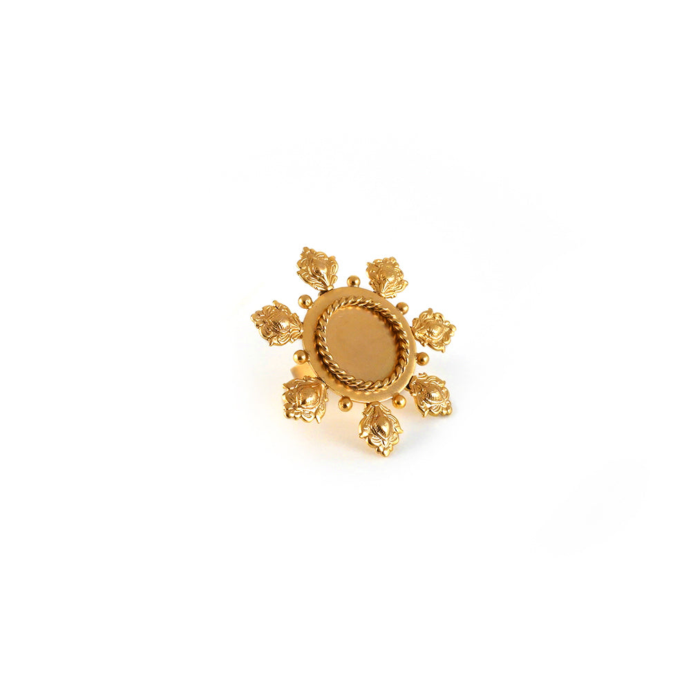 GOLD PLATED 7 DIAMOND ENGRAVING ROUND FLOWER RING