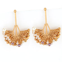 Load image into Gallery viewer, Gold-plated reefs & pearls Earrings worn by samyukta menon