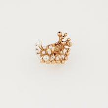 Load image into Gallery viewer, Golden and White Pearls Ring
