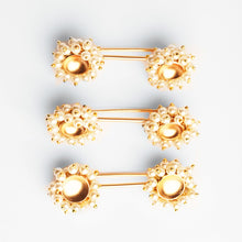Load image into Gallery viewer, Pearl bunch brooch pins
