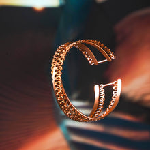 Load image into Gallery viewer, SAND DUNES WIRE CUFF