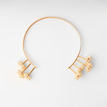 Load image into Gallery viewer, Pearl bunch staggered choker