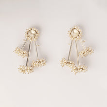 Load image into Gallery viewer, Pearl bunch statement hair pins