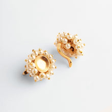Load image into Gallery viewer, Pearl bunch ear Buttons