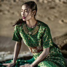 Load image into Gallery viewer, GOLD PLATED MESH HASLEE WITH WILDERNESS AND BERYL XTL ROUND AND TASSEL