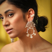 Load image into Gallery viewer, Pearl bunch statement Silver earring