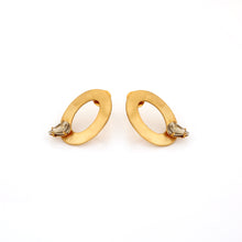 Load image into Gallery viewer, GOLD TONED HAMMERED ROUND STUD EARRINGS WITH DROPLET CRYSTALS