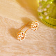 Load image into Gallery viewer, Pearl bunch brooch pins