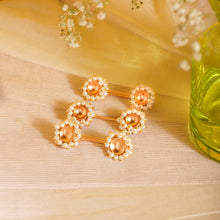 Load image into Gallery viewer, Pearl bunch brooch pins