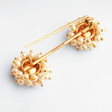 Load image into Gallery viewer, Pearl bunch brooch pins