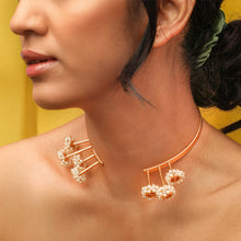 Load image into Gallery viewer, Pearl bunch staggered choker