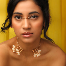 Load image into Gallery viewer, Pearl bunch staggered choker