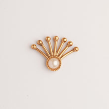 Load image into Gallery viewer, GOLD PLATED WIRE & PEARL BINDI