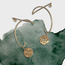 Load image into Gallery viewer, Elf Maiden Gold Ear cuff
