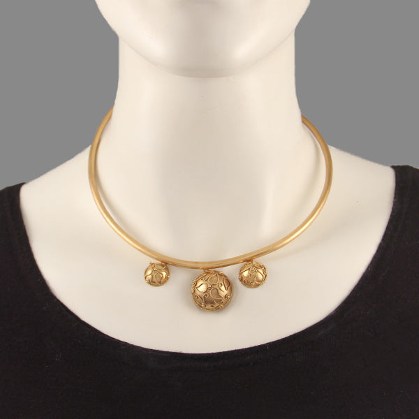 Eros trios foliage pod gold neckpiece