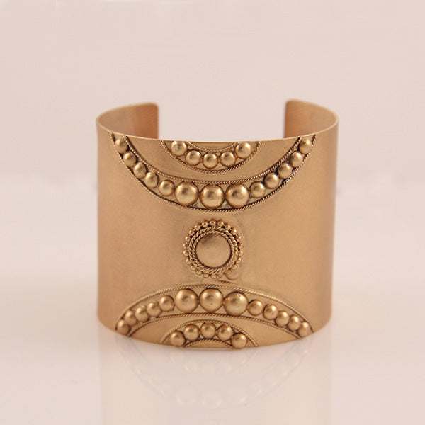 GOLD PLATED DOTTED CUFF WITH CHAKRA