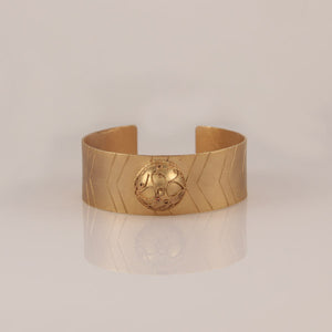 Edom gold plated wire embossed hand cuff