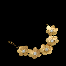 Load image into Gallery viewer, Gold Primrose bracelet with pearls
