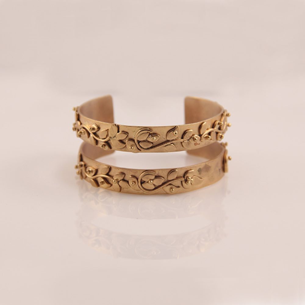 GOLD PLATED 2 STRIP CUFF WITH FOLIAGE