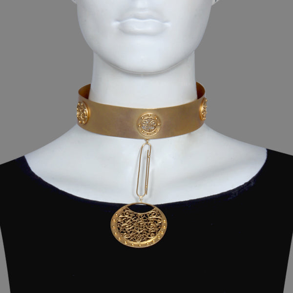 GOLD PLATED COLLAR WITH ROUND FILGREE PENDENT HANGING