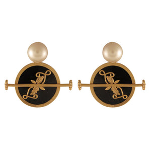 GOLD PLATED BLACK AC ROUND EARRING WITH HALF PEARL, WILDERNESS AND STUD ON IT