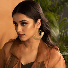 Load image into Gallery viewer, Gold coin pankha earrings
