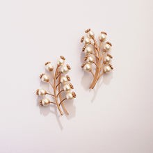Load image into Gallery viewer, Tree Frost Pearl Hair Clips
