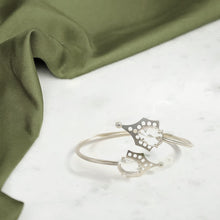 Load image into Gallery viewer, The Dramatic Twist Palm Cuff
