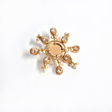 Load image into Gallery viewer, Sun Star Brooch

