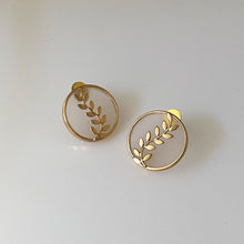 Load image into Gallery viewer, Hermes foliage and acrylic gold earrings
