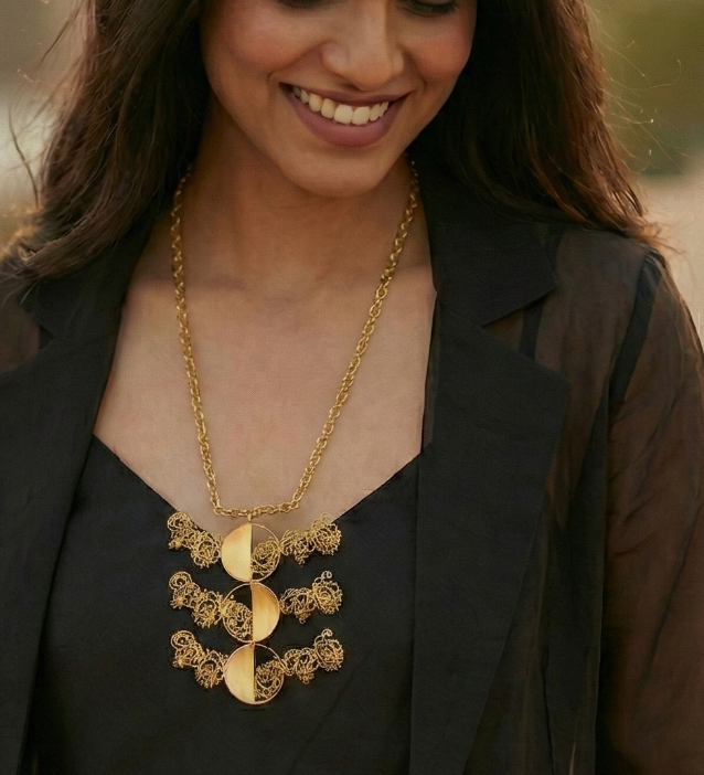 Chain link necklace with swirl motif pendant