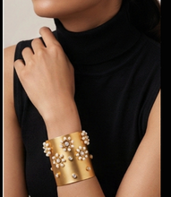 Load image into Gallery viewer, POLKI CHAKRA BROAD CUFF
