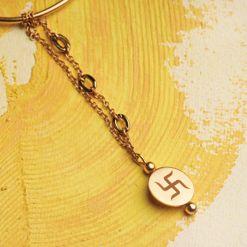 Laser Engraved Swastika Lumba with gleaming gold chain